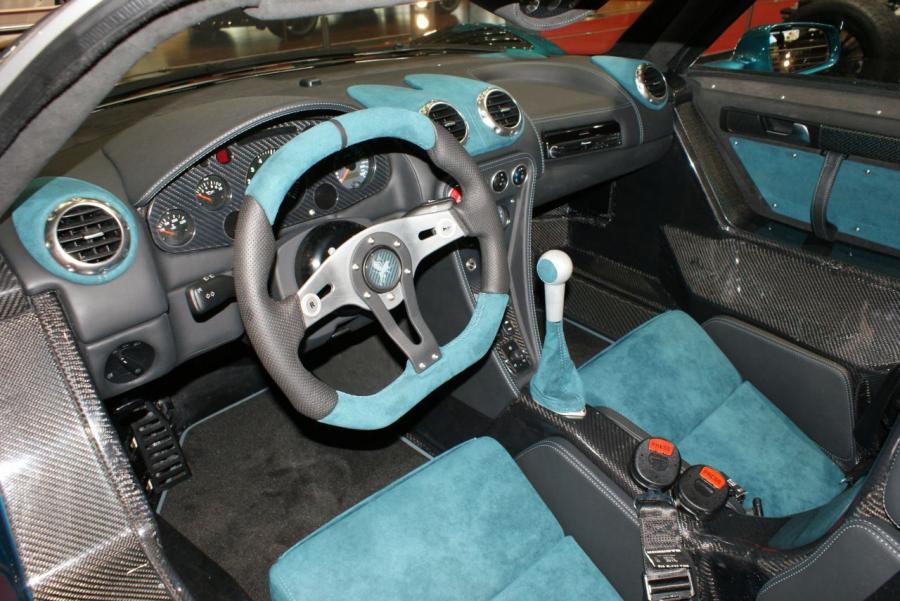 Интерьер Gumpert Apollo Speed 2009 года  (фото 9 из 9)
